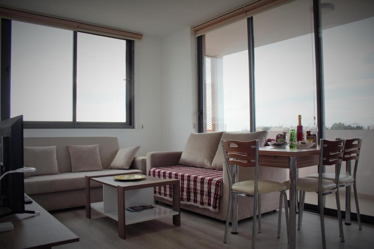 Uptown Holiday App & Pool Daily Rental Contactless Check In & Check Out Famagusta  Buitenkant foto